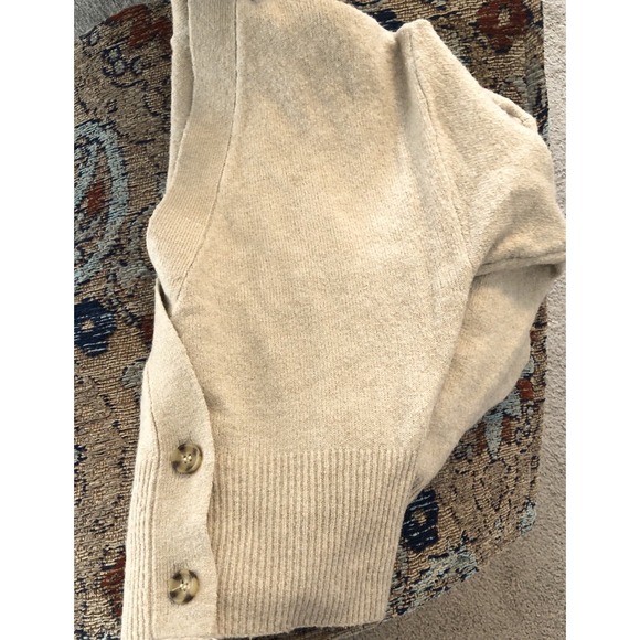 Ladies Medium Knit Cropped Cardigan Sweater L/S Beige Button To The Max Winter - Picture 11 of 14